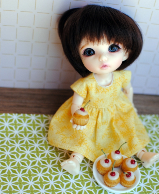 doll with cupcake5